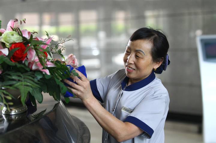 楷林”實力派保潔女神“登上今日大河報頭版！