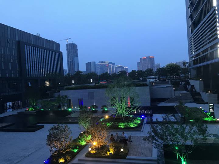 “金桂樹下?聆聽好時光”—楷林中心中庭花園夏夜老歌會清涼落幕 “金桂樹下?聆聽好時光”—楷林中心中庭花園夏夜老歌會清涼落幕