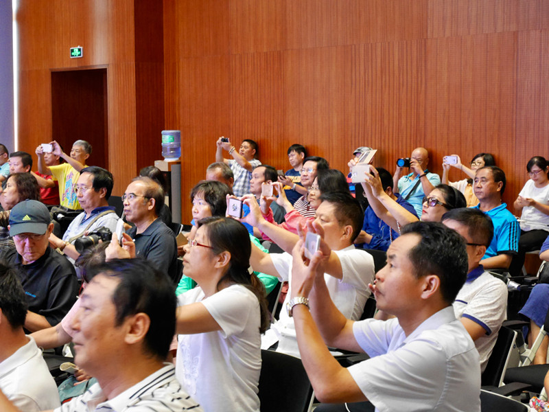 感受“攝影的力量” ——楷林特邀著名攝影家曾星明為影友獻上“精神盛宴” 感受“攝影的力量” ——楷林特邀著名攝影家曾星明為影友獻上“精神盛宴”